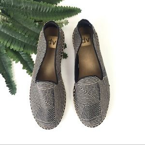 DV Dolce Vita Black Tan Cream Espadrille Flats 7.5